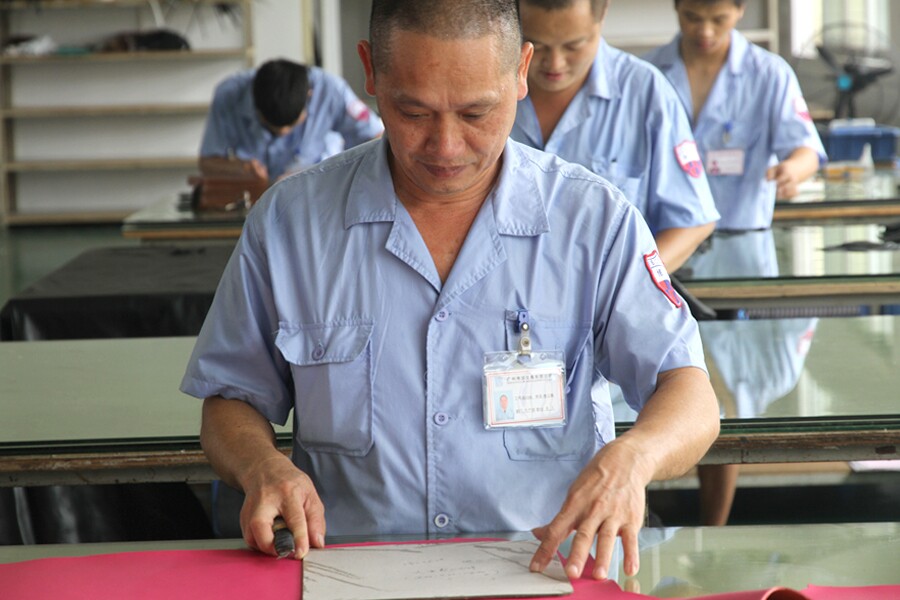 博深皮具加工廠祝各位辛勤勞動(dòng)者節(jié)日快樂(lè)！